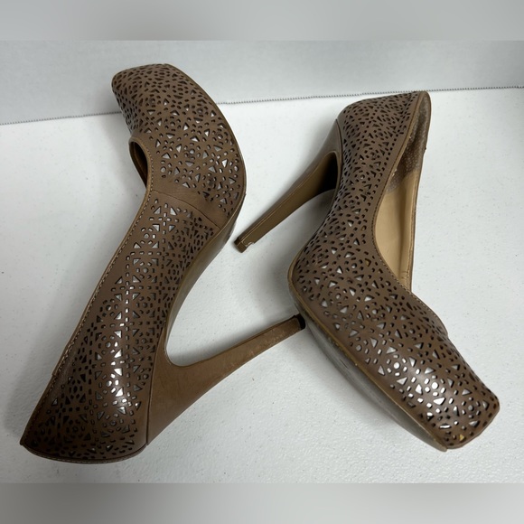 BCBG Padgett Laser Cut Pumps with silver underlay, Size 8M - Picture 8 of 10